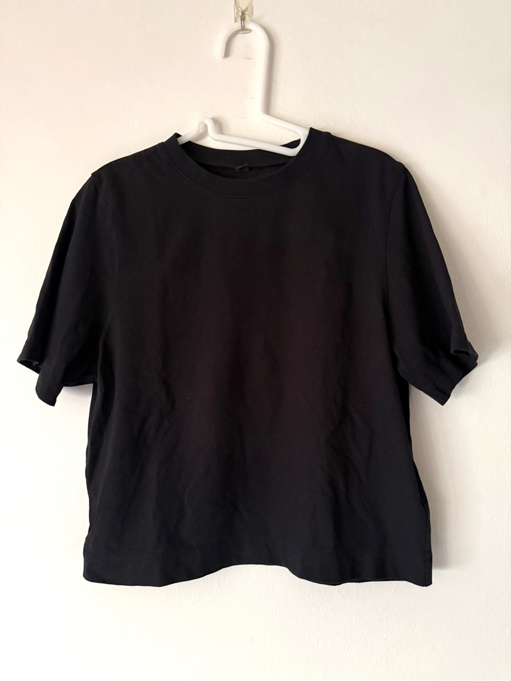 Uniqlo S Black Cropped T-shirt